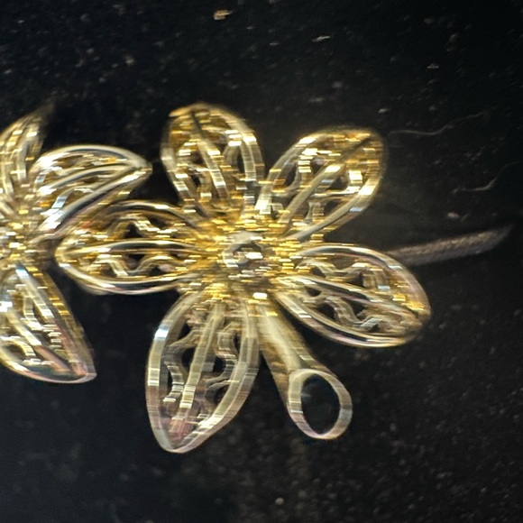 Elegant Gold in color Floral Earrings - Picture 3 of 4